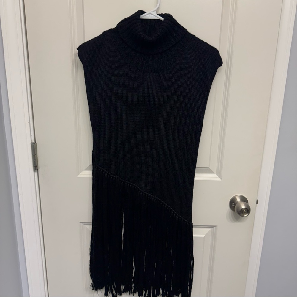 NWT! Versona Sleeveless Black Fringe Knit Sweater, L/XL